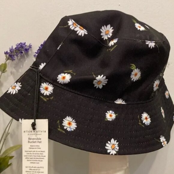 Alice + Olivia Daisy Duffel Weekender Bag & Hat NWT - Picture 2 of 2